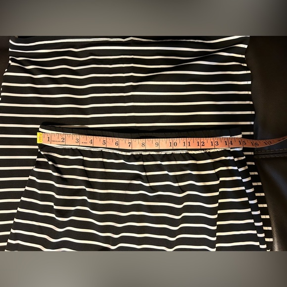 Black and White striped Skirt. Size L. - Picture 9 of 11